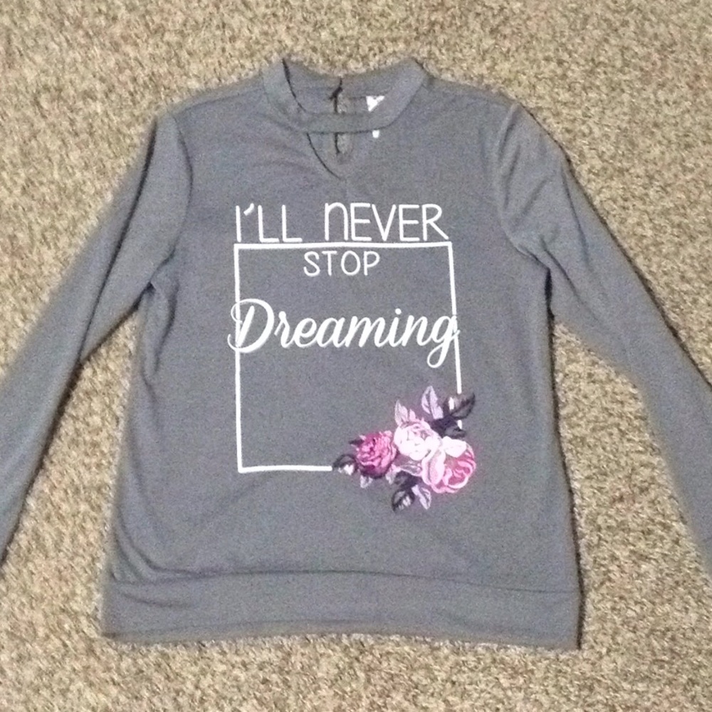 💜Super cute "I'll never stop dreaming" tee.💜